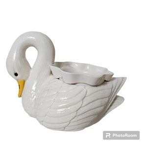 Vintage 1984 Gator Mold Co Ceramic Swan Planter Vase White
